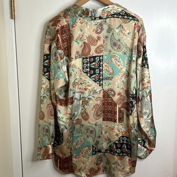 Zara VGUC beautiful paisley colorful button down. - Picture 8 of 10